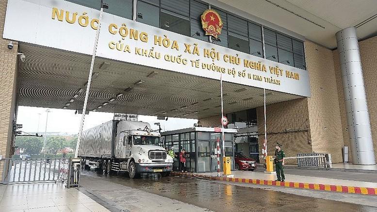 Cửa khẩu ‘mở hàng’ thông quan rộn ràng dịp đầu năm Cửa khẩu ‘mở hàng’ thông quan rộn ràng dịp đầu năm