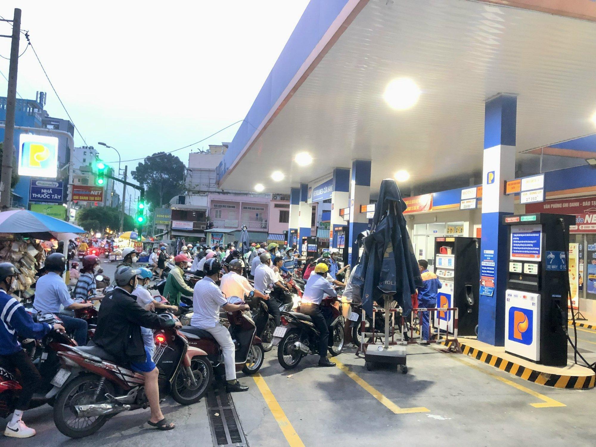 Bộ Công Thương cảnh báo nguy cơ gián đoạn nguồn cung dầu diesel dịp cận Tết