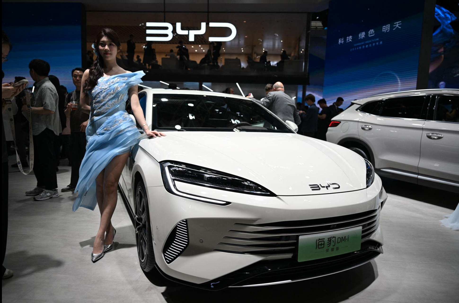 Lợi nhuận lao dốc hơn 55%, 'vua xe điện Trung Quốc' BYD đặt cược vào 4.000 trạm sạc siêu nhanh