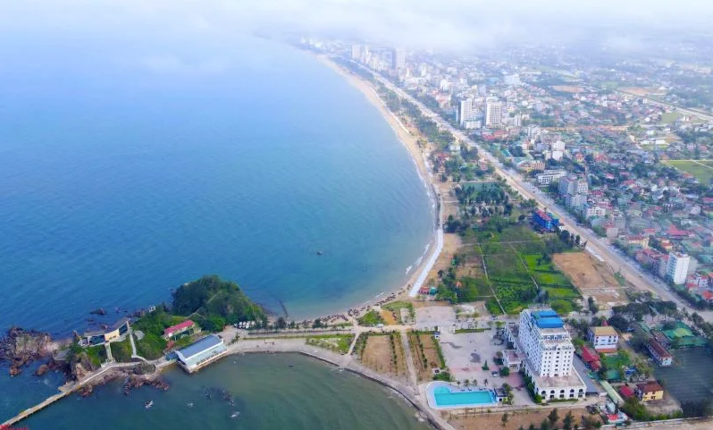 Tỉnh nóng nhất Việt Nam từng ghi nhận mức nhiệt kỷ lục 44,2 độ C, người dân phải đi làm vào ban đêm để tránh nắng
