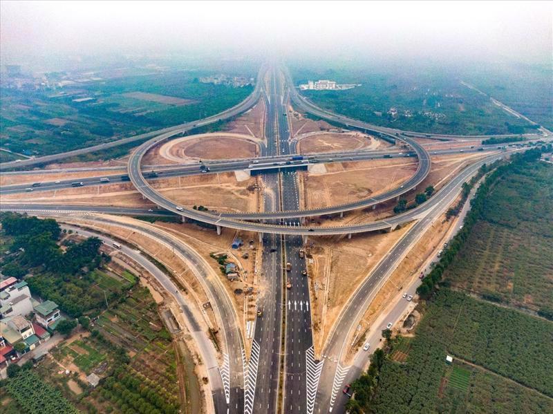 Đầu tư công và FDI cùng bứt tốc tạo động lực cho tăng trưởng kinh tế Đầu tư công và FDI cùng bứt tốc tạo động lực cho tăng trưởng kinh tế
