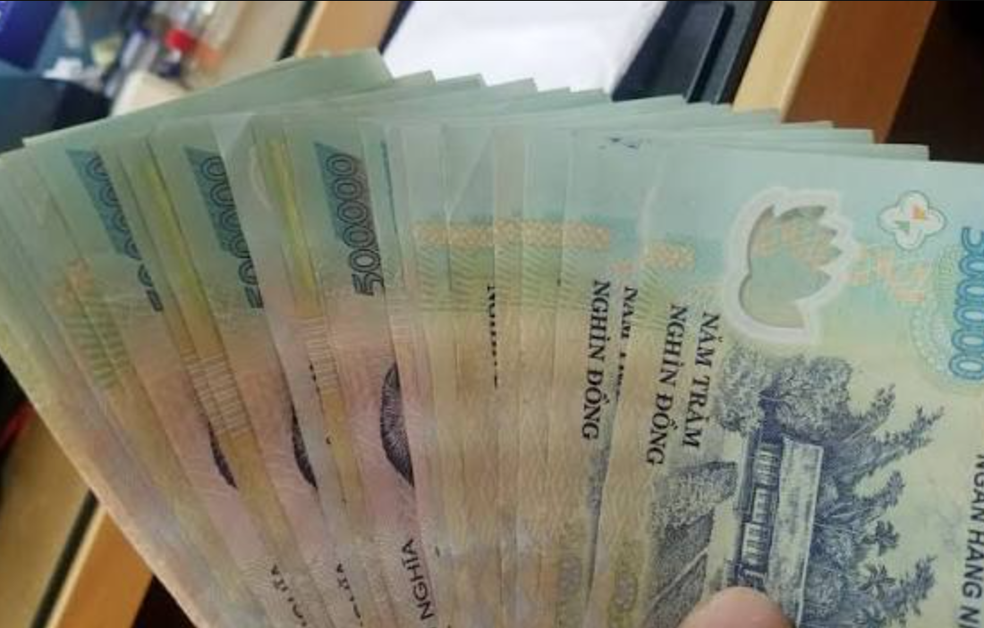 Phát hiện 79 tờ 500.000 đồng nằm chỏng chơ giữa hành lang, Bệnh viện Bạch Mai lập tức tiếp nhận, xác minh