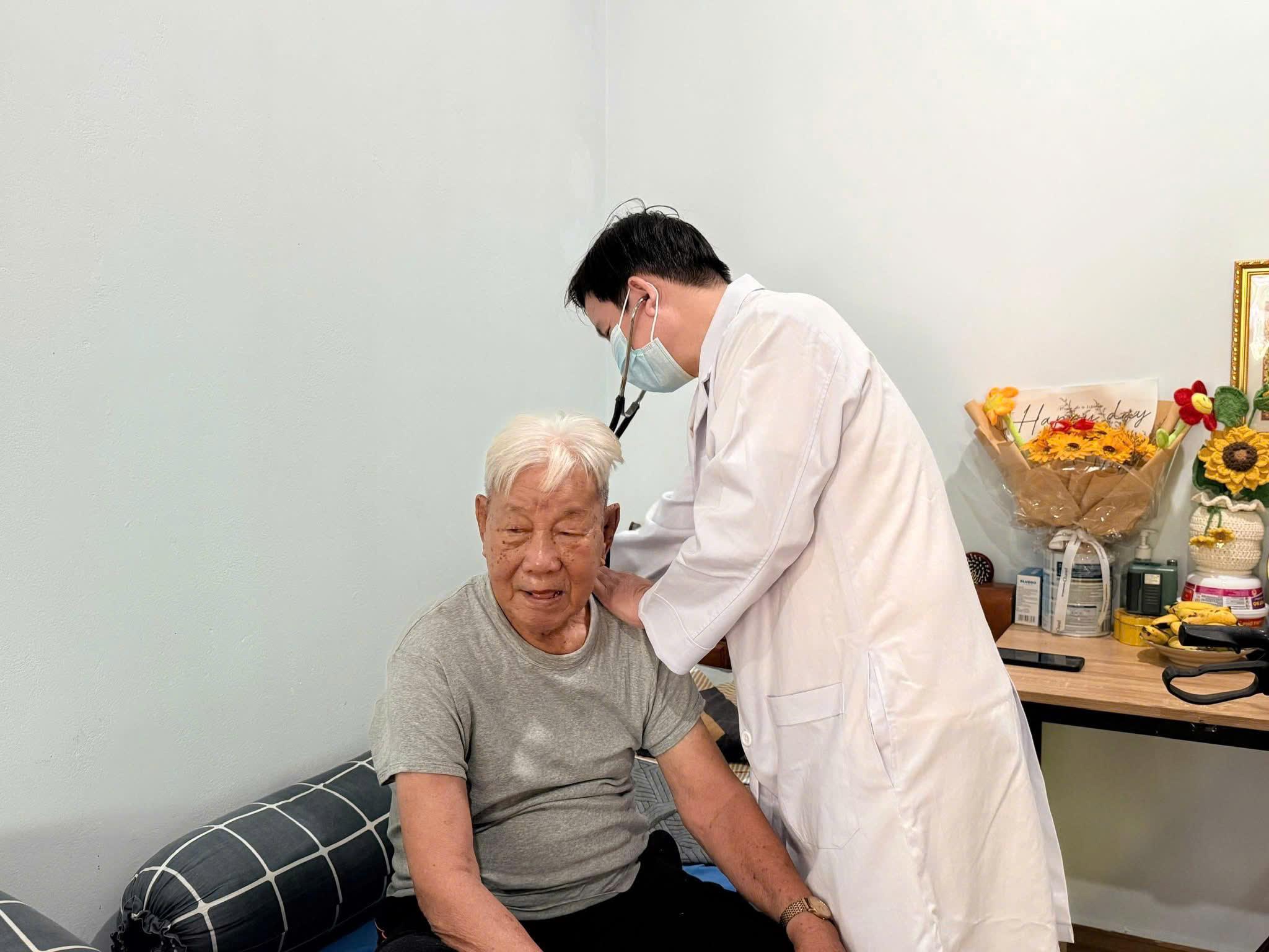 Bốn nhóm người yếu thế được tổ chức khám sức khỏe miễn phí tại nhà