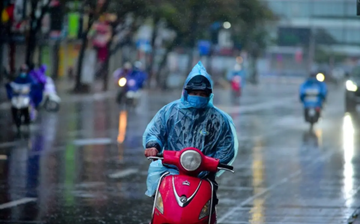Bắc bộ chuyển lạnh, miền Trung đối mặt đợt mưa lớn dồn dập