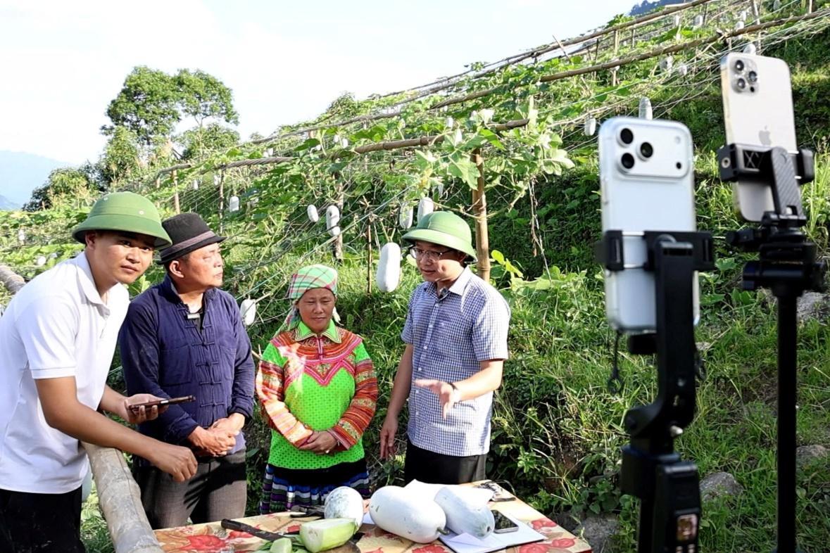 Từ đại ngàn đến không gian số: Nâng tầm thương hiệu nông sản Lâm Bình Từ đại ngàn đến không gian số: Nâng tầm thương hiệu nông sản Lâm Bình