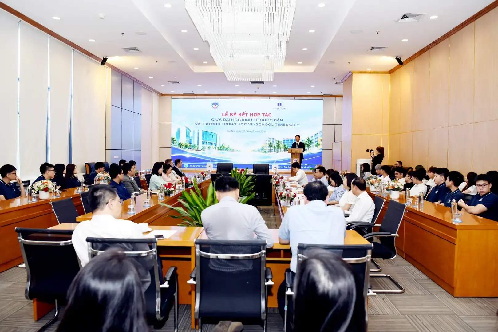 Tỷ phú Phạm Nhật Vượng chính thức hợp tác với đại học được ví là 'Stanford Việt Nam'