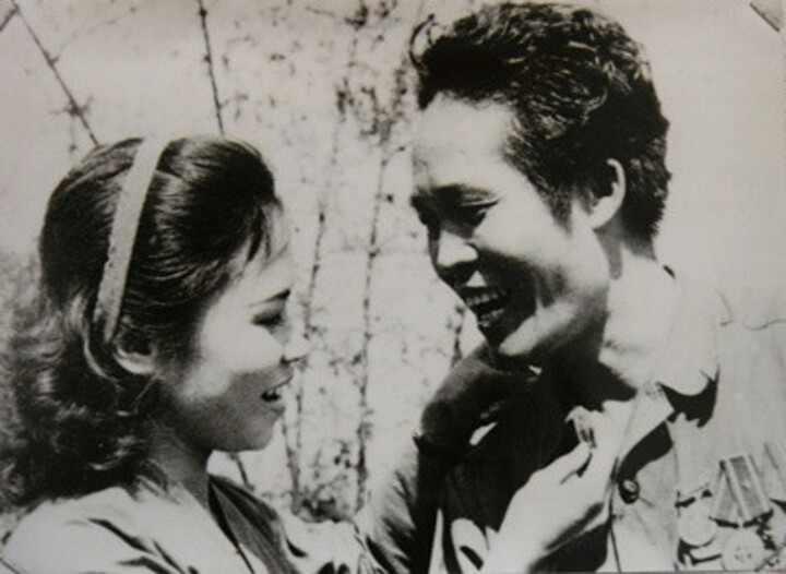 Nam ca sĩ đầu tiên được phong Nghệ sĩ Nhân dân, 17 tuổi lưu lạc, làm công nhân đường sắt mưu sinh, sau trở thành 'danh ca số 1 Việt Nam' Nam ca sĩ đầu tiên được phong Nghệ sĩ Nhân dân, 17 tuổi lưu lạc, làm công nhân đường sắt mưu sinh, sau trở thành 'danh ca số 1 Việt Nam'