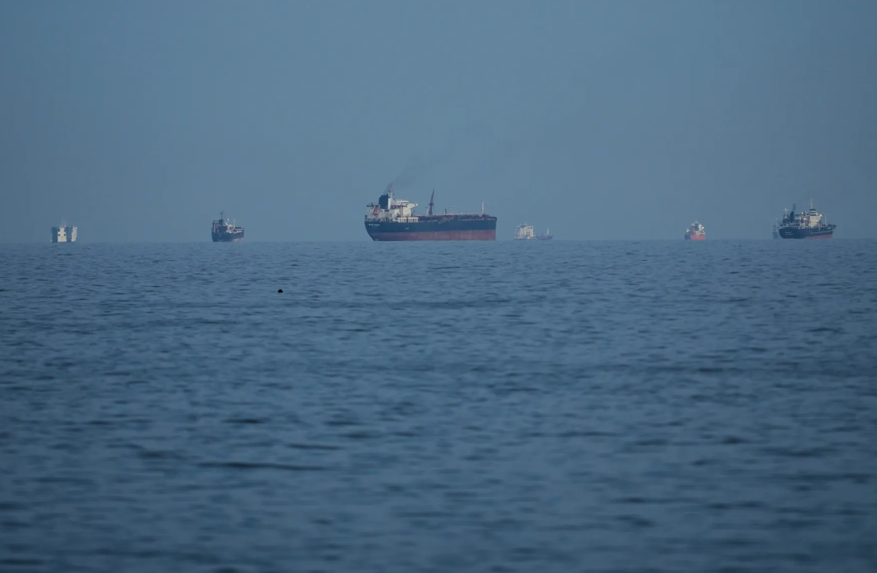 Mỹ bơm 40 tỷ USD kéo tàu quay lại eo biển Hormuz, thị trường vẫn chưa yên tâm Mỹ bơm 40 tỷ USD kéo tàu quay lại eo biển Hormuz, thị trường vẫn chưa yên tâm