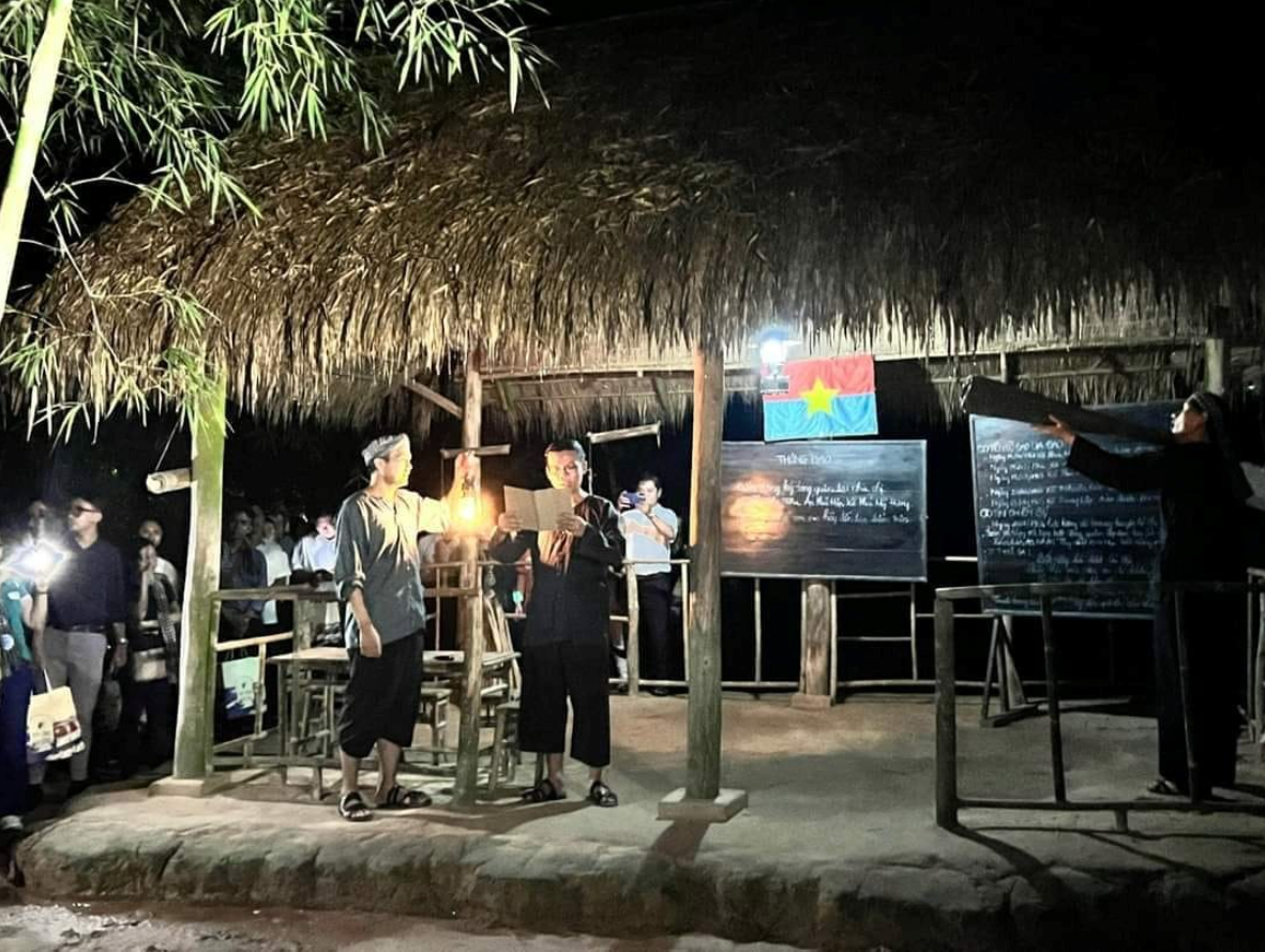 'Thành phố dưới lòng đất' duy nhất Việt Nam mở cửa ban đêm: Du khách được 'xuyên không' giã gạo, cấy lúa, nghe kể chuyện lịch sử dưới ánh trăng