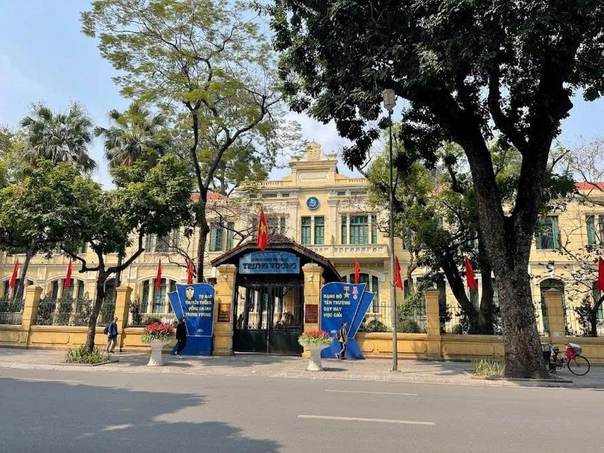 Ngôi trường cấp 2 hơn 100 năm tuổi từng là trụ sở Bộ Quốc phòng, nơi đào tạo các 'thần đồng' Toán học Ngô Bảo Châu, Đàm Thanh Sơn