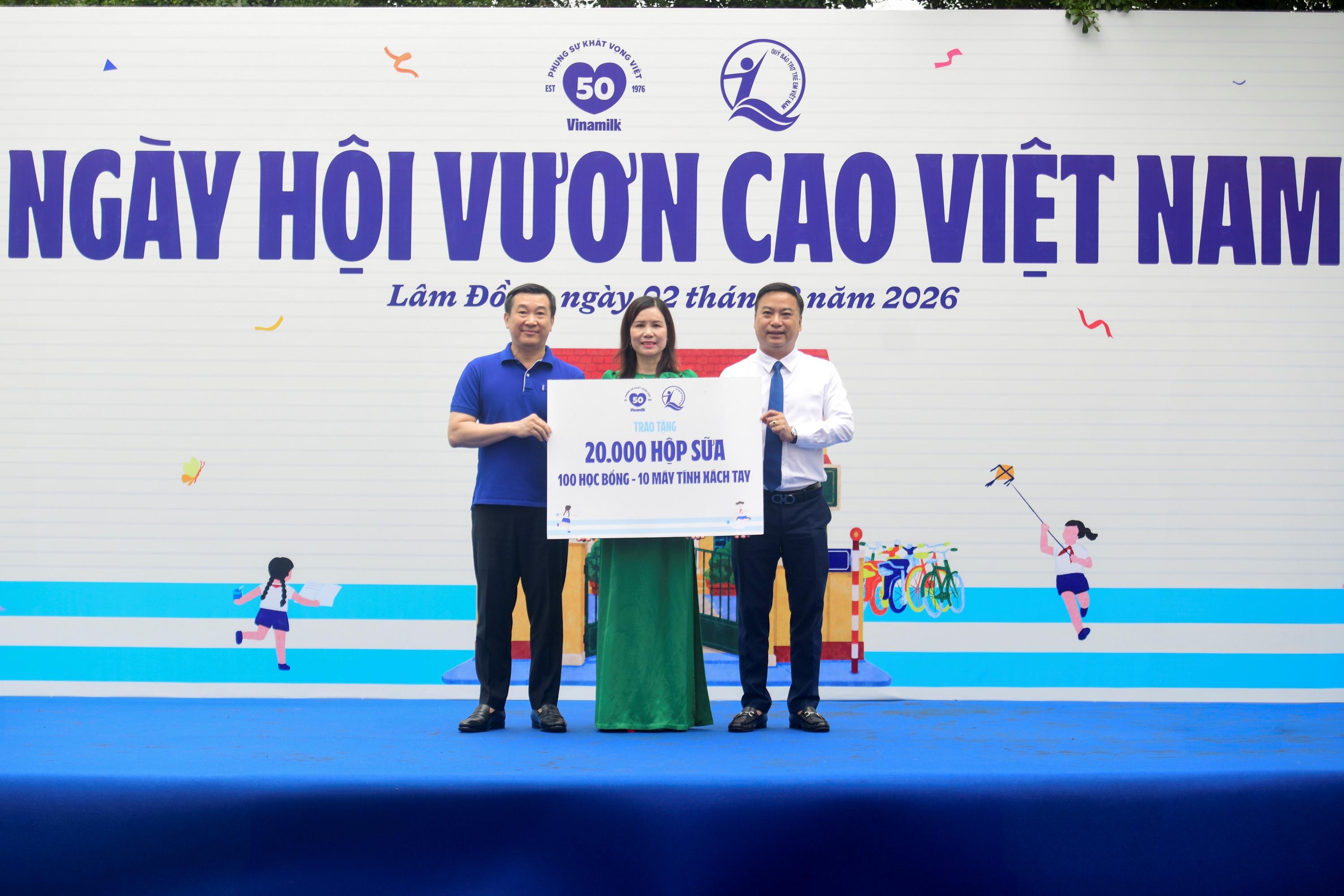50 năm Vinamilk: Bền bỉ chăm sóc nền tảng cho thế hệ Việt Nam tương lai 50 năm Vinamilk: Bền bỉ chăm sóc nền tảng cho thế hệ Việt Nam tương lai