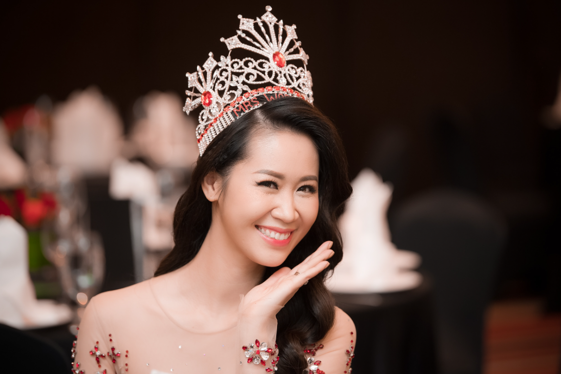 Hoa hậu Việt từng đăng quang quốc tế có bố là nguyên Tổng cục trưởng, mẹ là PGS.TS: Sống trong biệt thự như cổ tích, đầu tư học phí 600 triệu đồng/năm cho con trai