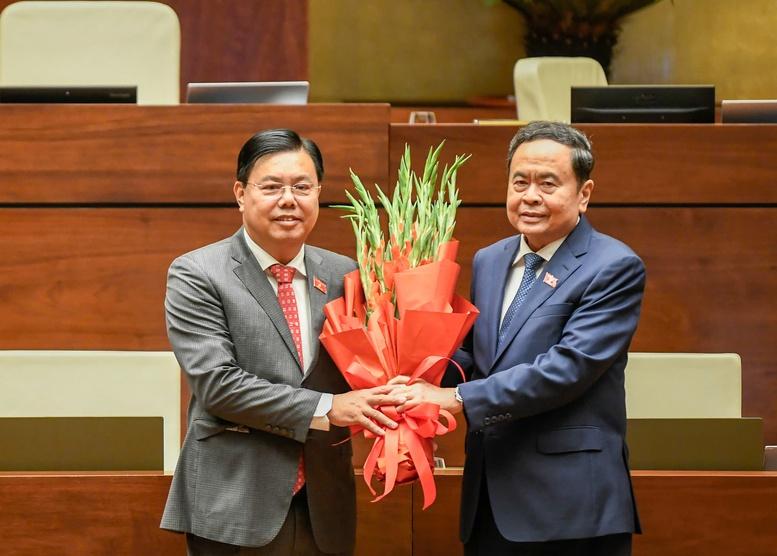 Quốc hội phê chuẩn bổ nhiệm ông Nguyễn Tiến Hải giữ chức Bộ trưởng Bộ Nội vụ Quốc hội phê chuẩn bổ nhiệm ông Nguyễn Tiến Hải giữ chức Bộ trưởng Bộ Nội vụ