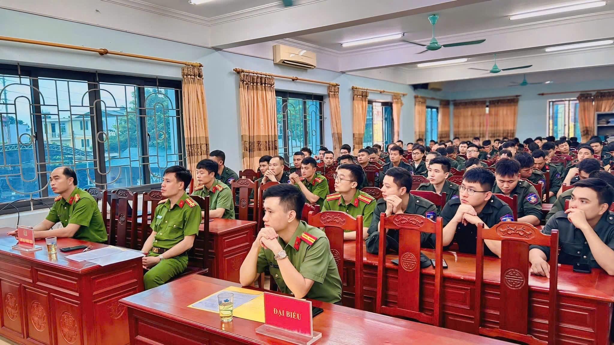 Thanh Hoá: Khai giảng lớp huấn luyện thứ 3 năm 2026 Trung đoàn Cảnh sát cơ động dự bị chiến đấu Thanh Hoá: Khai giảng lớp huấn luyện thứ 3 năm 2026 Trung đoàn Cảnh sát cơ động dự bị chiến đấu