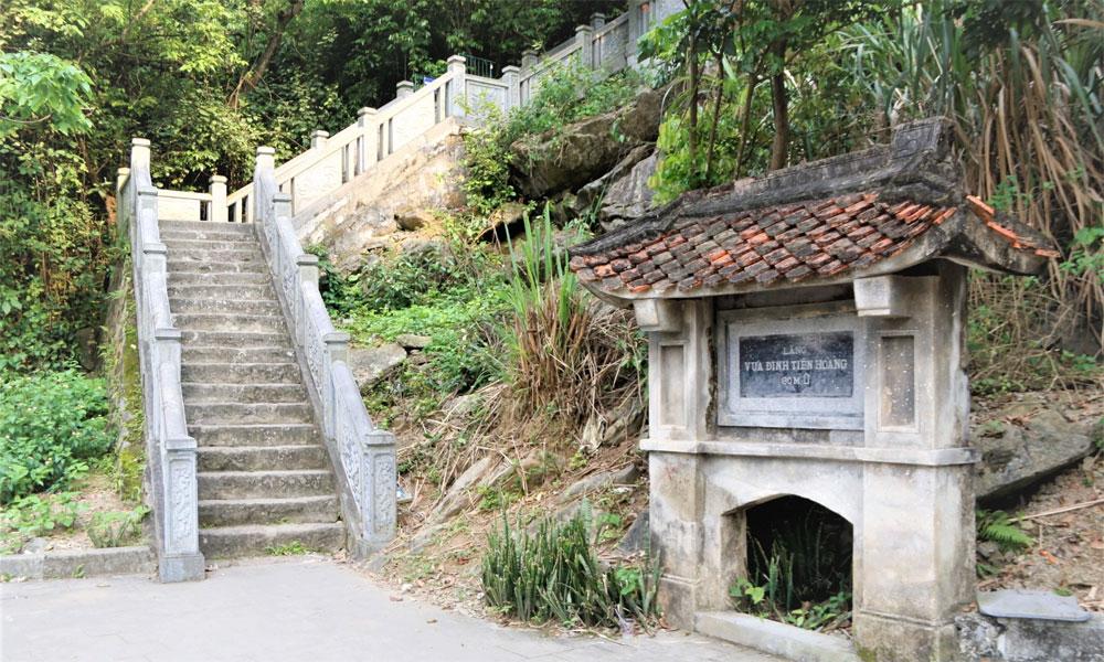 Vị hoàng đế lấy 'hoàng hậu 2 triều' duy nhất trong sử Việt