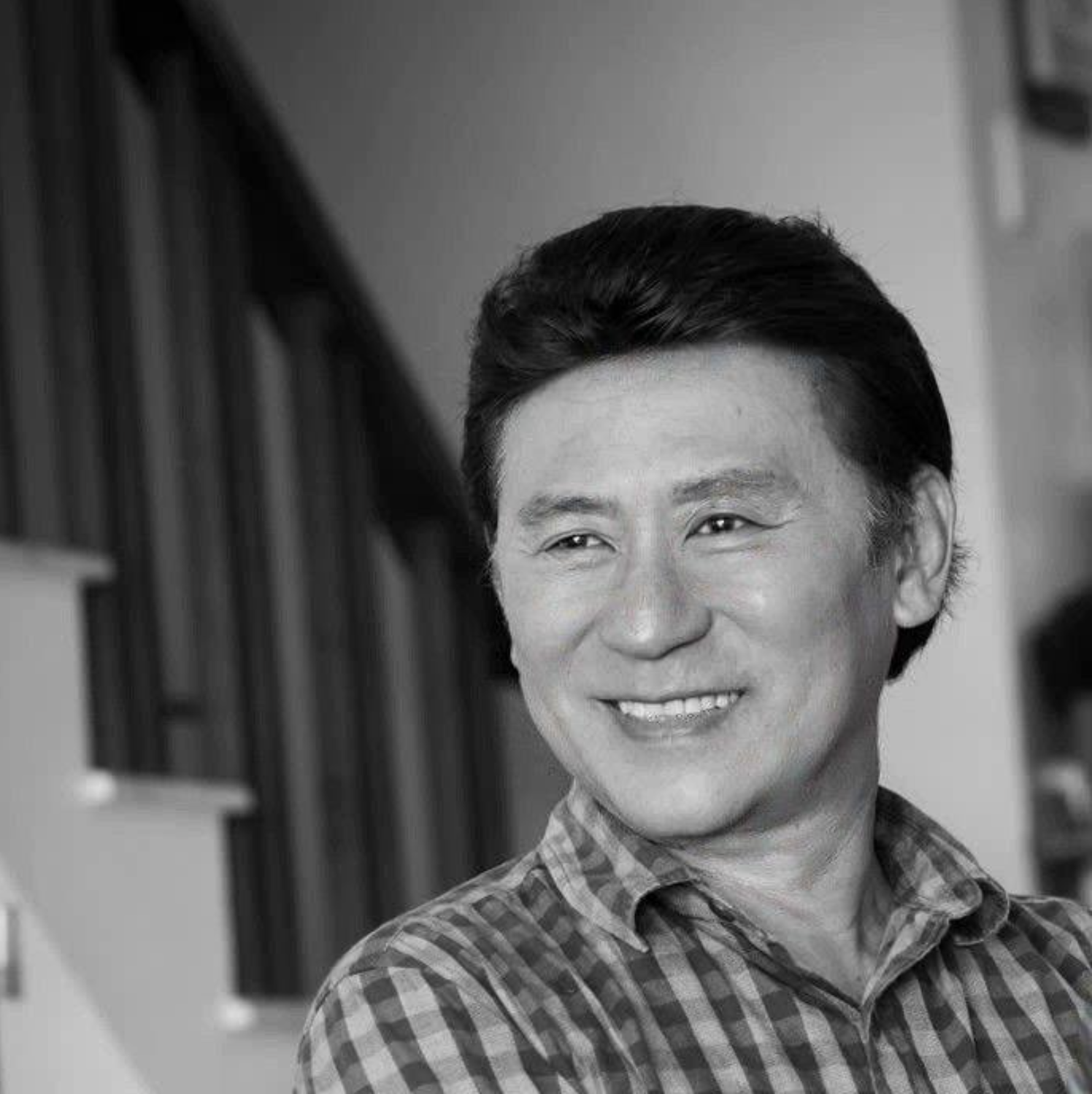 NSND là 'ông hoàng nhạc đỏ' nổi tiếng Việt Nam: Từng ước mơ làm phi công, trốn viện đi hát sau ca mổ, có cuộc tình 'khúc cây gồ ghề' với giai nhân một thời