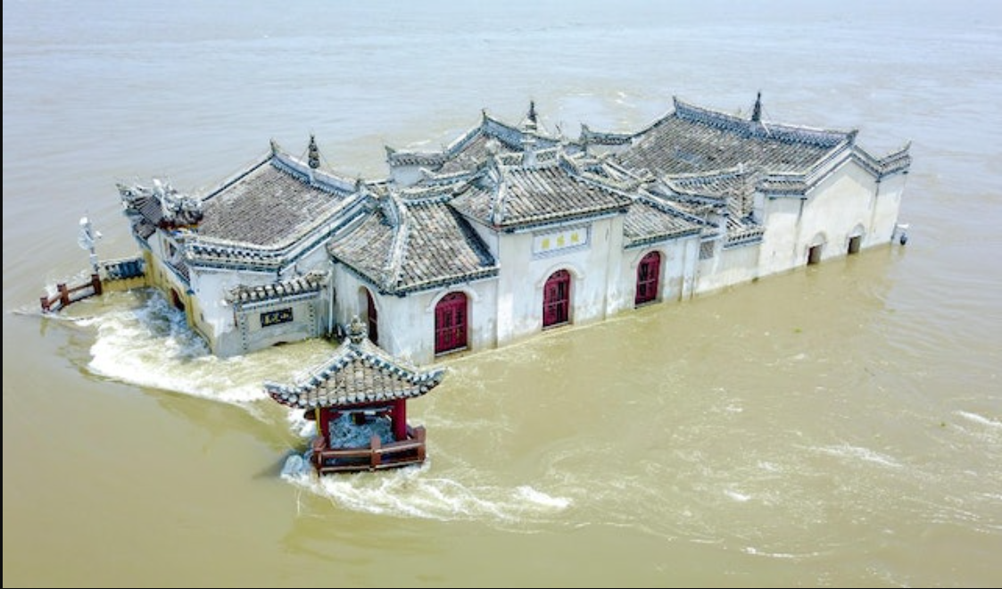 Huy động hàng nghìn khối đá đỏ xây 'kỳ quan' kiên cố nằm giữa lòng sông dài nhất châu Á, tồn tại suốt 700 năm bất chấp đại hồng thủy