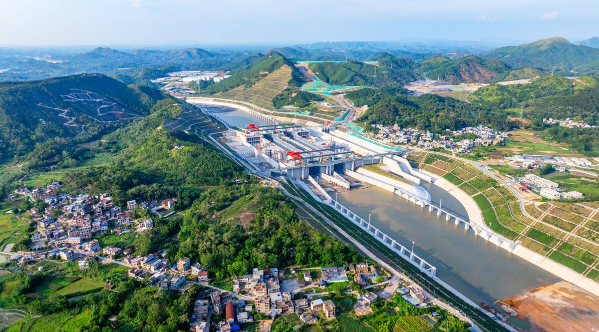 20.000 người Trung Quốc âm thầm vét hàng triệu m³ bùn đất xây công trình dài 134km, trị giá 272.319 tỷ đồng, kết nối trực tiếp với Vịnh Bắc Bộ