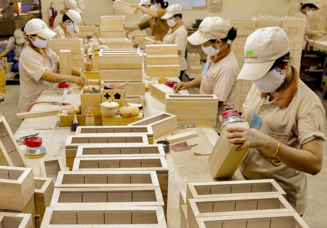 Mỹ đề xuất áp thuế bổ sung với 60 nền kinh tế, xuất khẩu Việt Nam tìm giải pháp tự vệ cho các ngành công nghiệp chủ lực