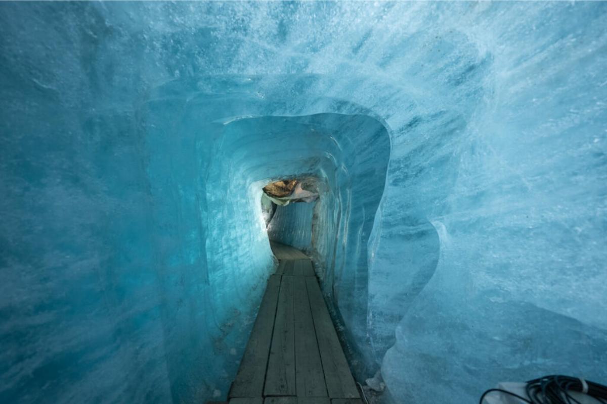 workers-manually-excavate-6-million-kilograms-of-i_1780646464.jpeg