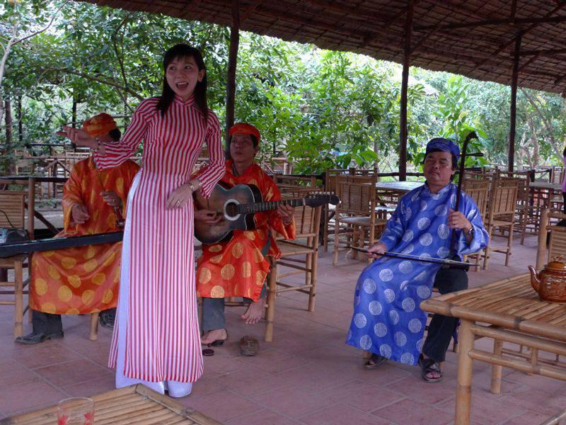 du-lich-con-thoi-son-trai-nghiem-thien-duong-song-nuoc-mien-tay-5_1785901959.jpg