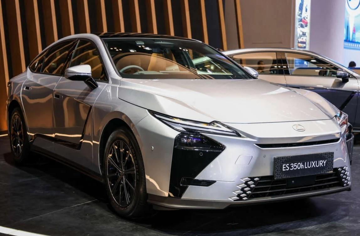 Lexus ES thế hệ mới trình làng tại Indonesia lần đầu bổ sung phiên bản thuần điện Lexus ES thế hệ mới trình làng tại Indonesia lần đầu bổ sung phiên bản thuần điện