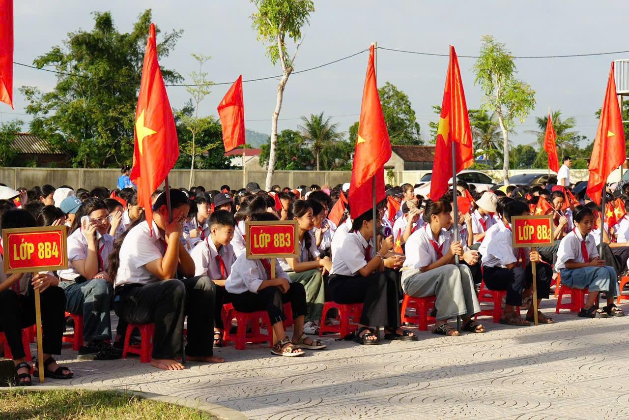 Xã Vạn Lộc rộn ràng ngày khai giảng, sẵn sàng cho năm học mới