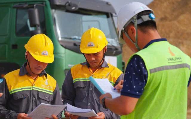 Doanh nghiệp của tỷ phú Phạm Nhật Vượng tuyển dụng 15.000 người từ Bắc vào Nam: Miễn phí ăn ở, trợ cấp tới 5 triệu đồng/tháng