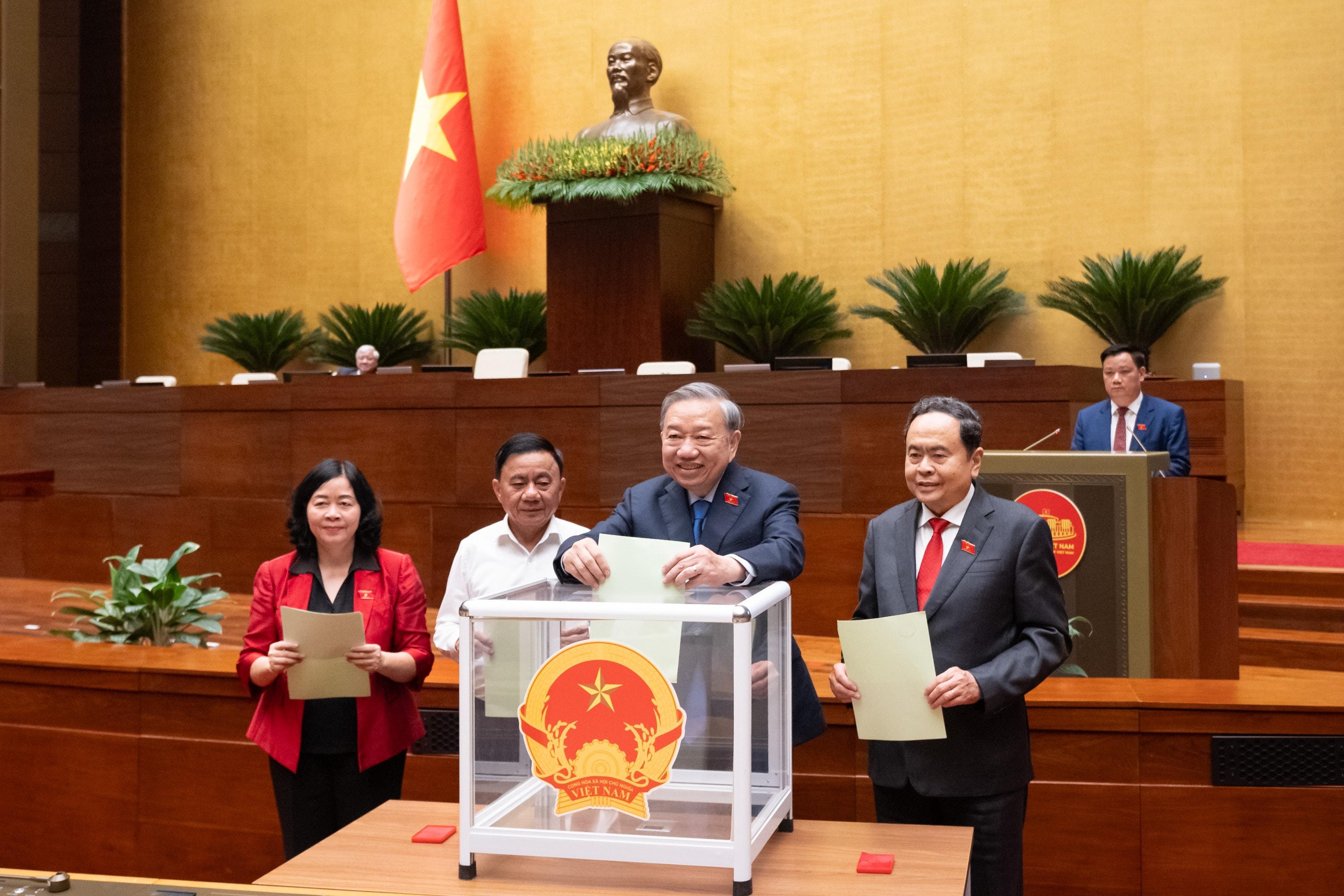 Quốc hội bầu 6 Phó Chủ tịch Quốc hội và các Ủy viên Ủy ban Thường vụ Quốc hội Khóa XVI