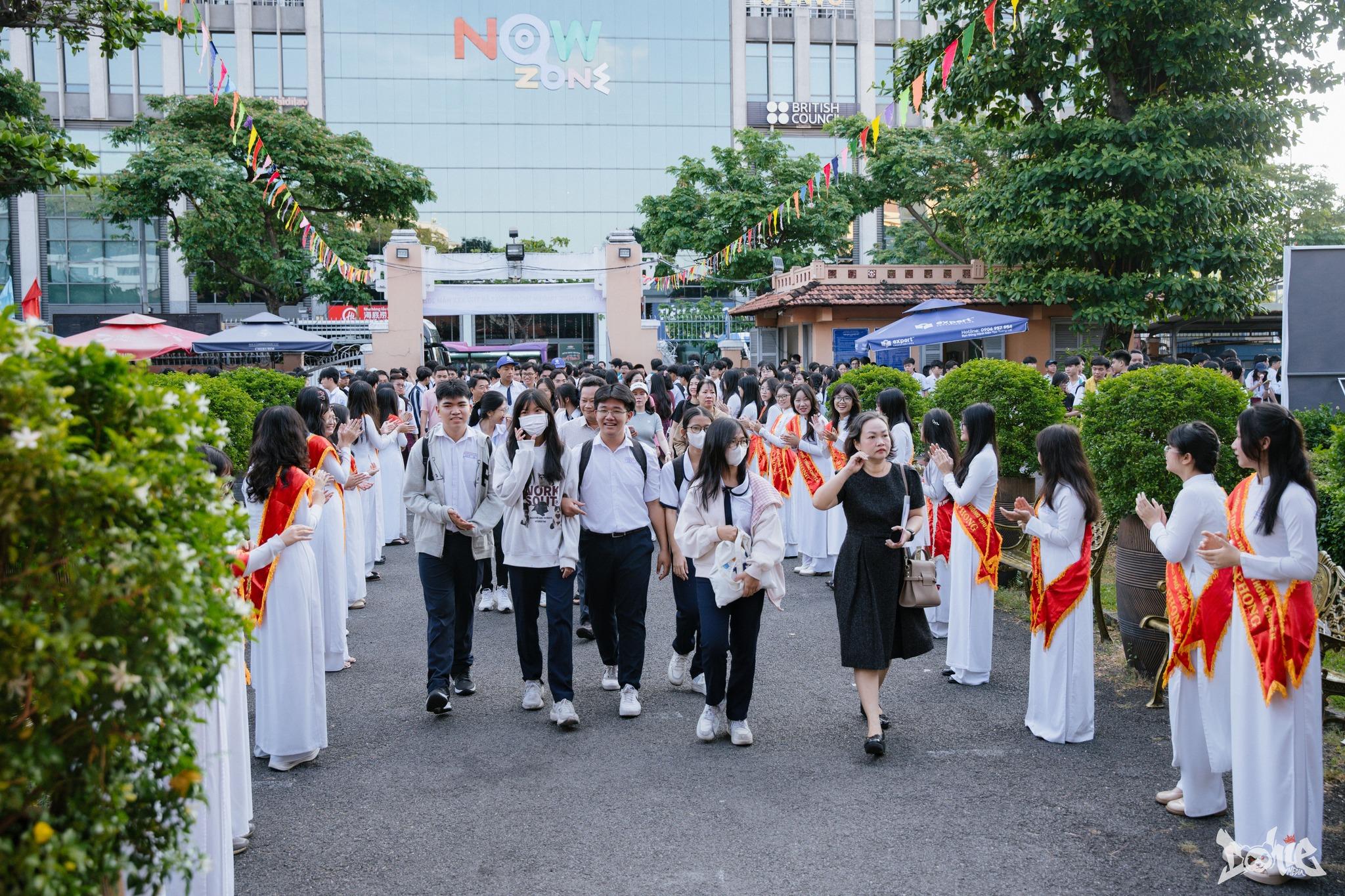 Trường chuyên nổi tiếng của Việt Nam xác lập kỷ lục ấn tượng Trường chuyên nổi tiếng của Việt Nam xác lập kỷ lục ấn tượng