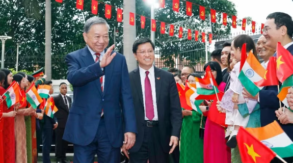 Tổng Bí thư, Chủ tịch nước Tô Lâm gặp gỡ cộng đồng người Việt Nam tại Ấn Độ