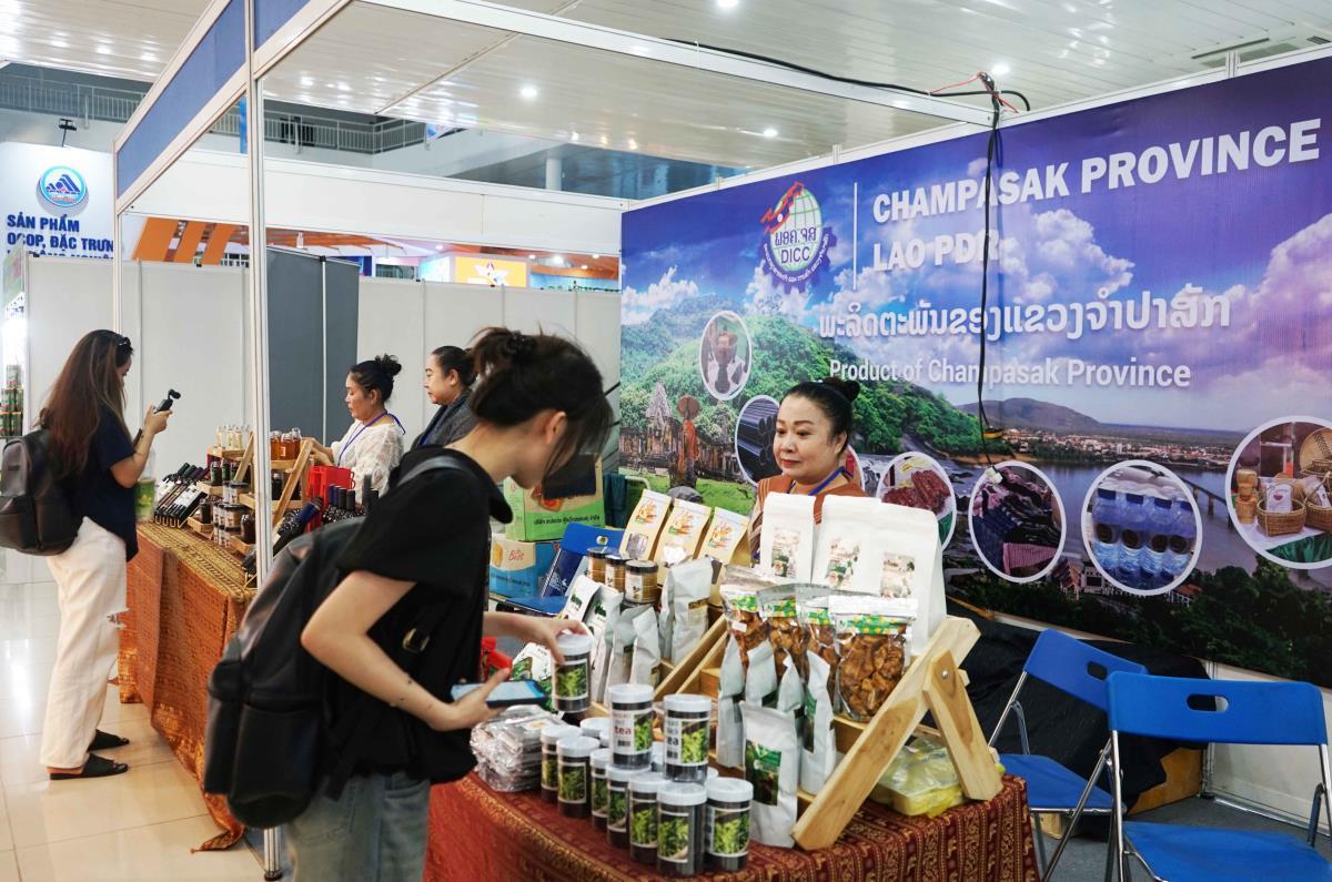 Mùa khuyến mại hè thúc đẩy tăng trưởng tiêu dùng