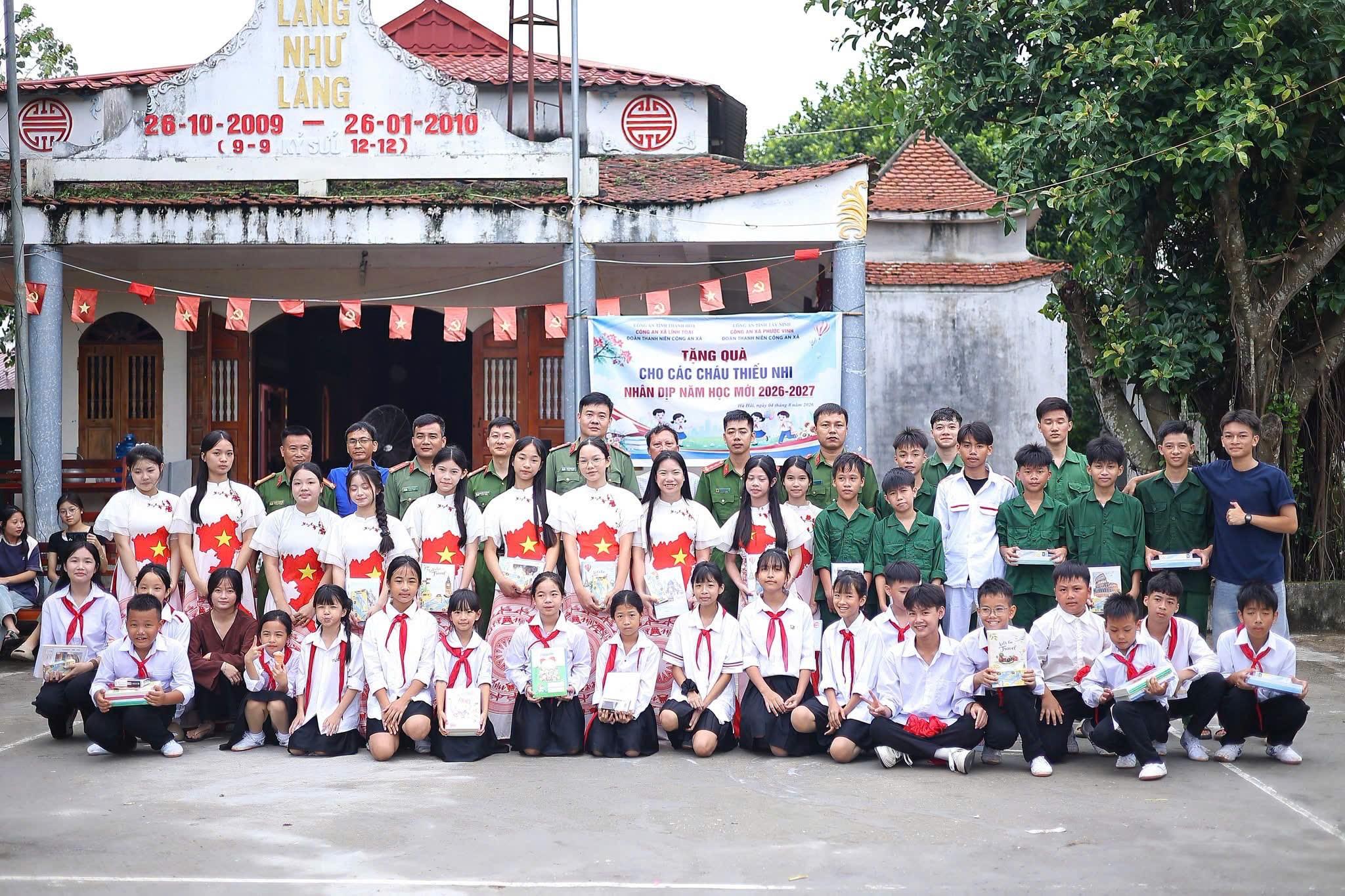 Thanh Hoá: Chi đoàn Công an xã Lĩnh Toại phối hợp cùng Chi đoàn Công an xã Phước Vinh tổ chức chương trình Trao yêu thương - Tiếp sức đến trường