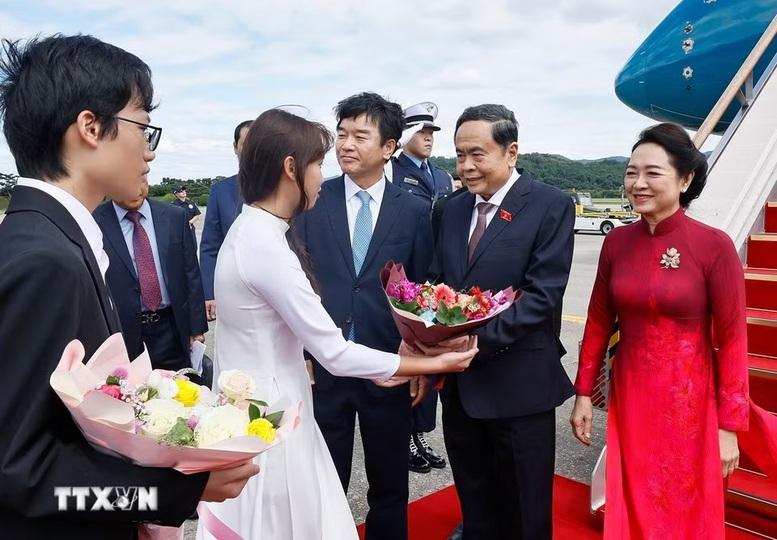 Chủ tịch Quốc hội Trần Thanh Mẫn và Phu nhân bắt đầu thăm chính thức Hàn Quốc Chủ tịch Quốc hội Trần Thanh Mẫn và Phu nhân bắt đầu thăm chính thức Hàn Quốc