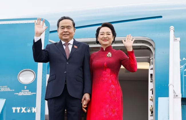 Chủ tịch Quốc hội Trần Thanh Mẫn và Phu nhân lên đường thăm chính thức Hàn Quốc và Mông Cổ