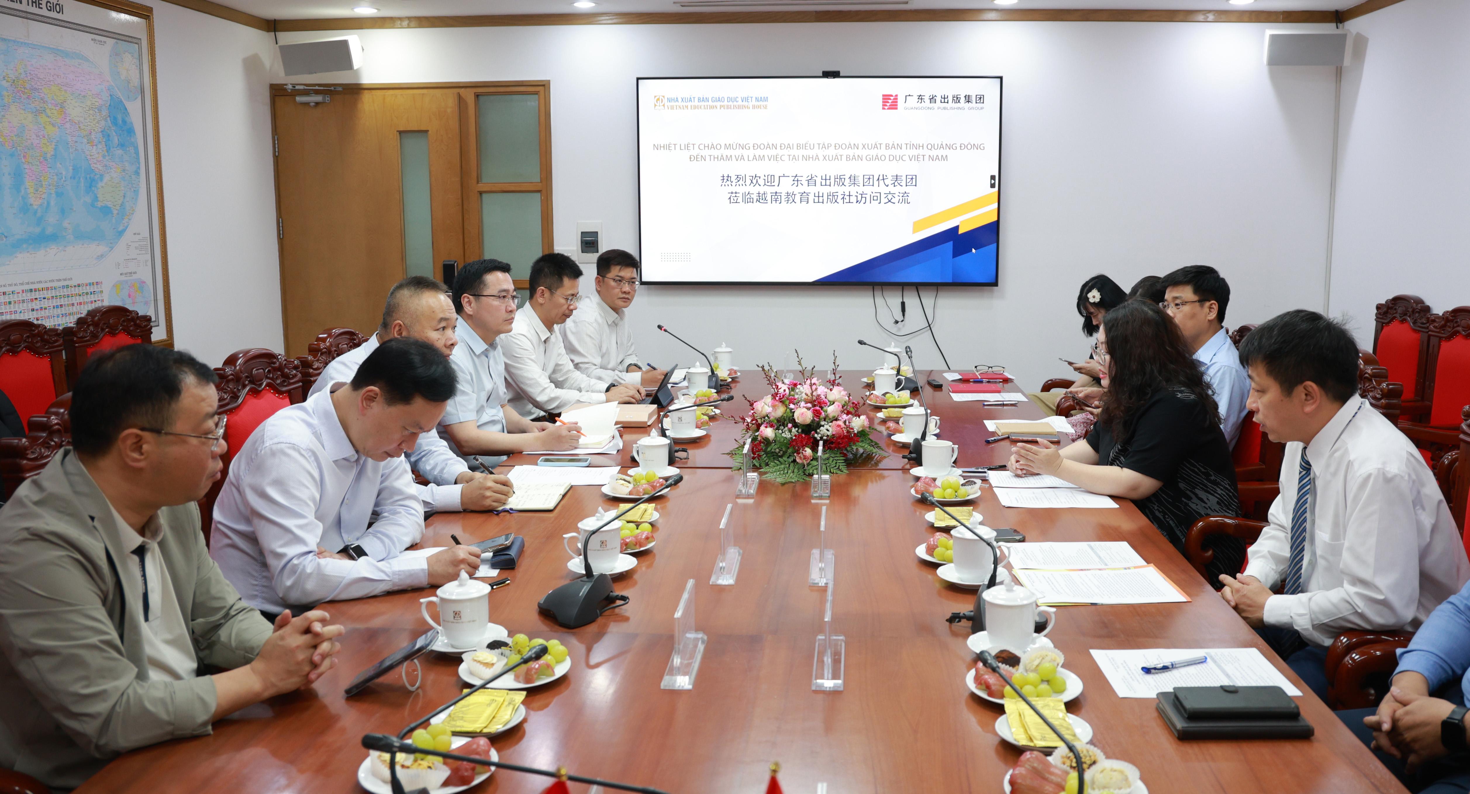 Tăng cường hợp tác, trao đổi kinh nghiệm xuất bản với Tập đoàn Xuất bản tỉnh Quảng Đông