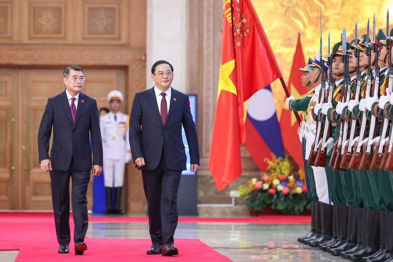 Thủ tướng Lê Minh Hưng chủ trì lễ đón chính thức Thủ tướng CHDCND Lào Thủ tướng Lê Minh Hưng chủ trì lễ đón chính thức Thủ tướng CHDCND Lào