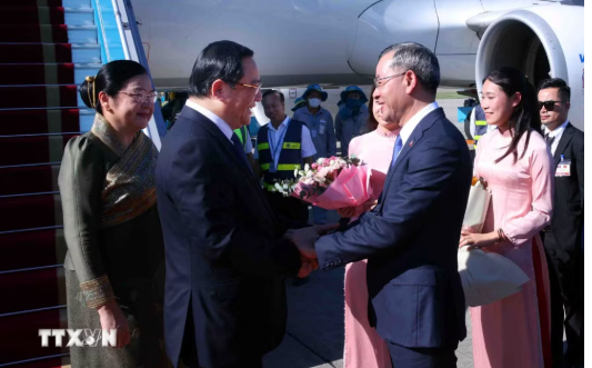 Thủ tướng Lào Sonexay Siphandone đến Hà Nội, bắt đầu thăm chính thức Việt Nam và dự AFF 2026