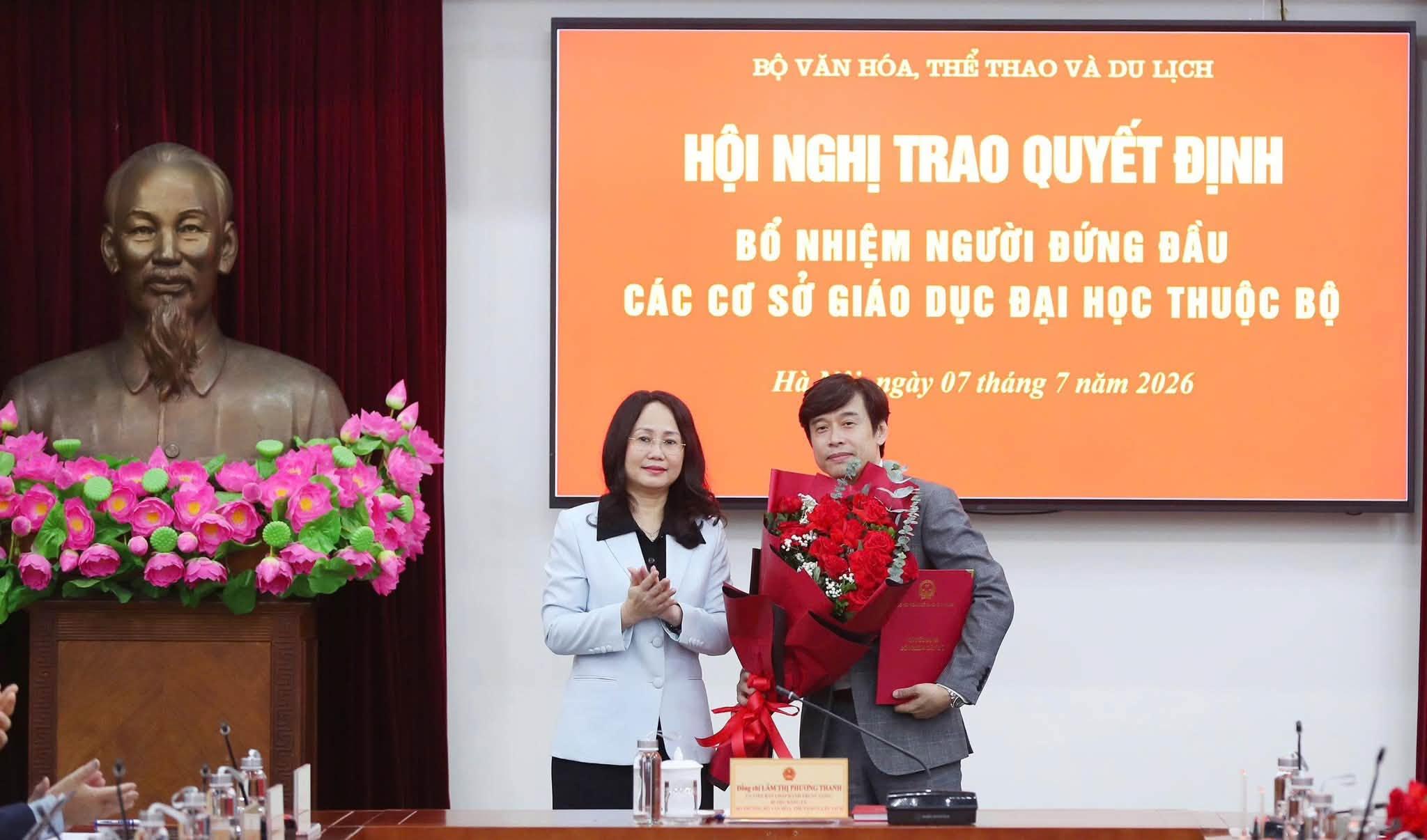 Phó Giáo sư được bổ nhiệm làm Giám đốc Học viện Âm nhạc Quốc gia Việt Nam: Là con trai cố nhạc sĩ nổi tiếng, từng tốt nghiệp xuất sắc tại Nga Phó Giáo sư được bổ nhiệm làm Giám đốc Học viện Âm nhạc Quốc gia Việt Nam: Là con trai cố nhạc sĩ nổi tiếng, từng tốt nghiệp xuất sắc tại Nga
