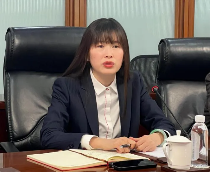 Nữ giao dịch viên 8X vươn lên ngồi ghế Phó Tổng Giám đốc ngân hàng lớn quy mô hơn 1,6 triệu tỷ đồng Nữ giao dịch viên 8X vươn lên ngồi ghế Phó Tổng Giám đốc ngân hàng lớn quy mô hơn 1,6 triệu tỷ đồng