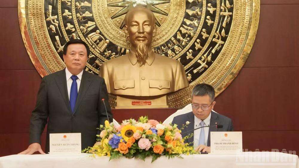 Việt Nam - Trung Quốc thúc đẩy trao đổi lý luận, chia sẻ kinh nghiệm Việt Nam - Trung Quốc thúc đẩy trao đổi lý luận, chia sẻ kinh nghiệm