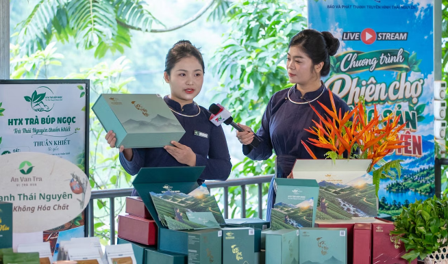 Sức hút từ phiên chợ nông sản số tại vùng chè La Bằng