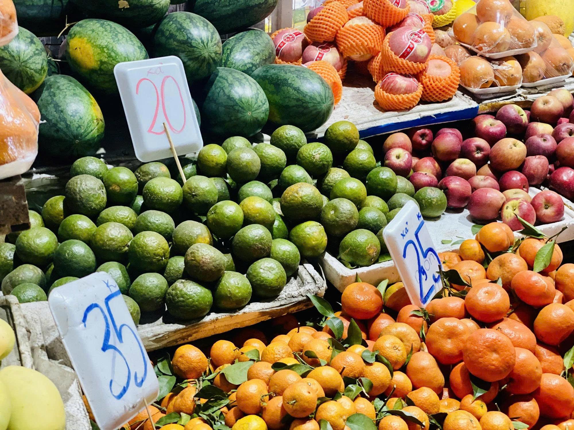 Cam đặc sản ồ ạt đổ bộ thị trường, giá rẻ giật mình chỉ từ 10.000 đồng/kg