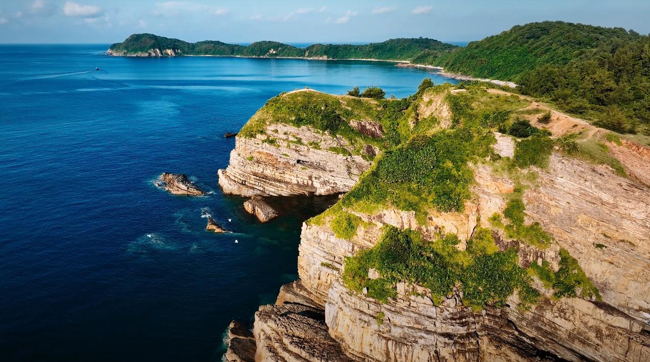 Sửng sốt hòn đảo được mệnh danh là 'nơi cách thiên đường một bước chân', cách Hà Nội chỉ 260km