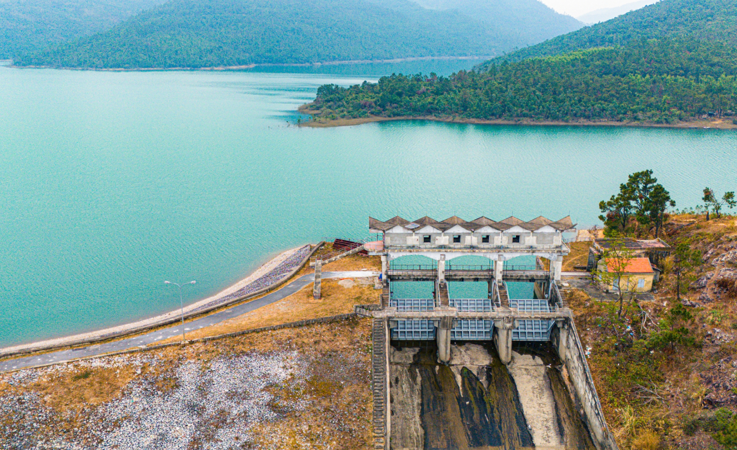 Tỉnh miền Bắc sở hữu hồ nước ngọt dung tích gấp 14 lần hồ Tây, có ‘kho báu’ trăm năm vẫn dùng tốt
