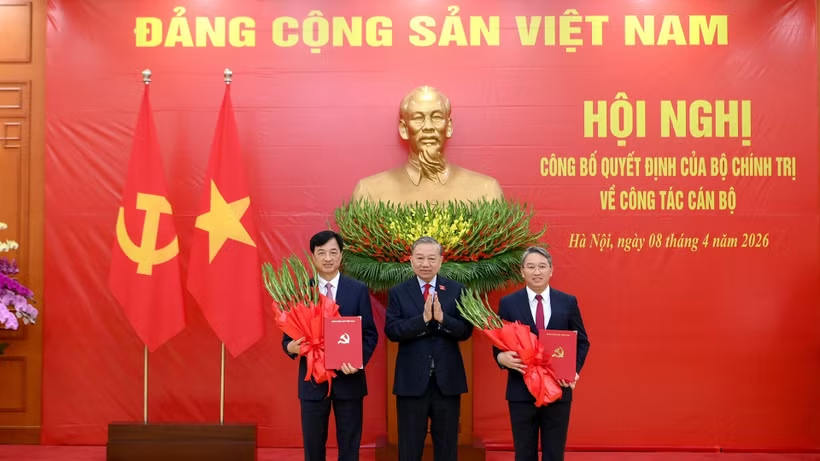 Trao quyết định bổ nhiệm Trưởng ban Tổ chức TW và Chánh Văn phòng TW Đảng