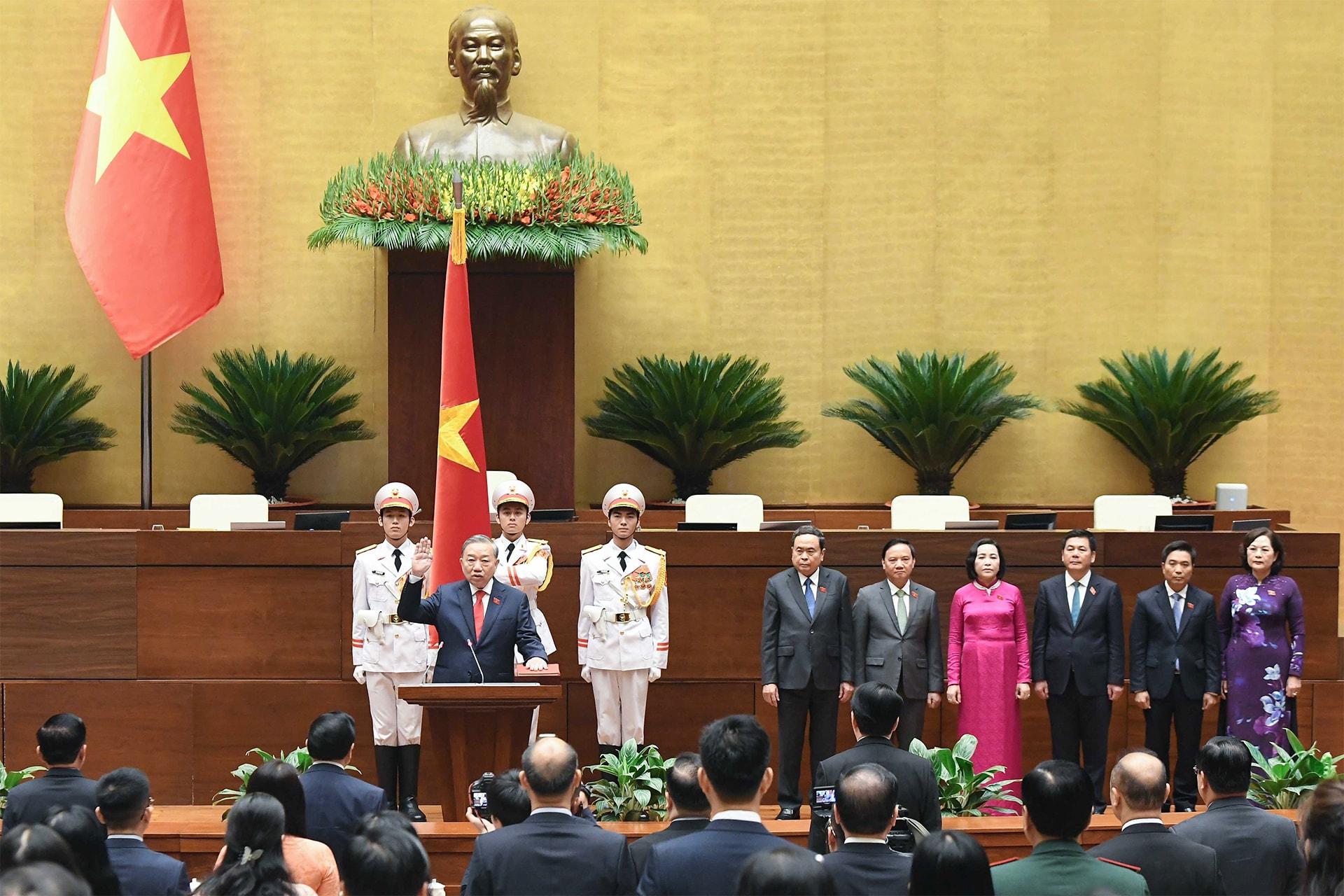 Điện, thư và thông điệp chúc mừng các đồng chí Lãnh đạo chủ chốt