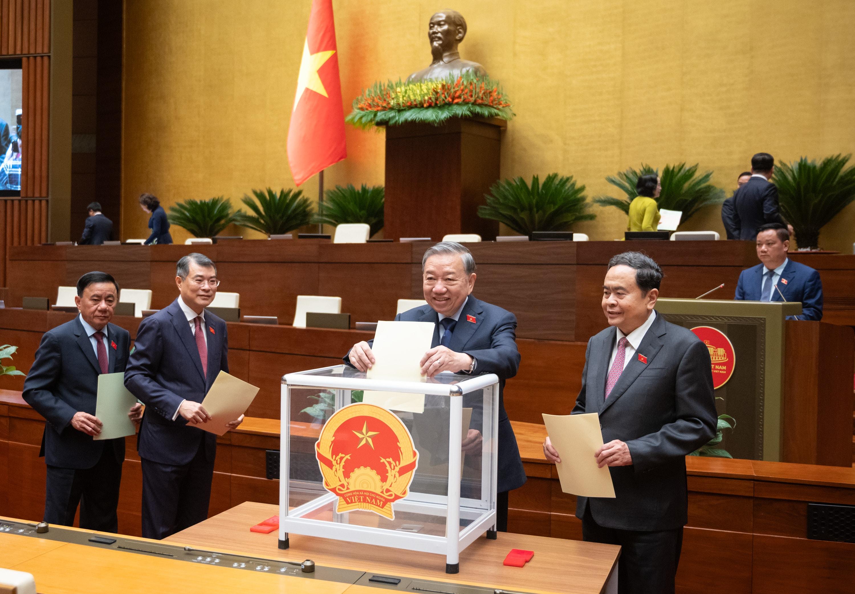 Thông cáo báo chí số 04 Kỳ họp thứ Nhất, Quốc hội khóa XVI