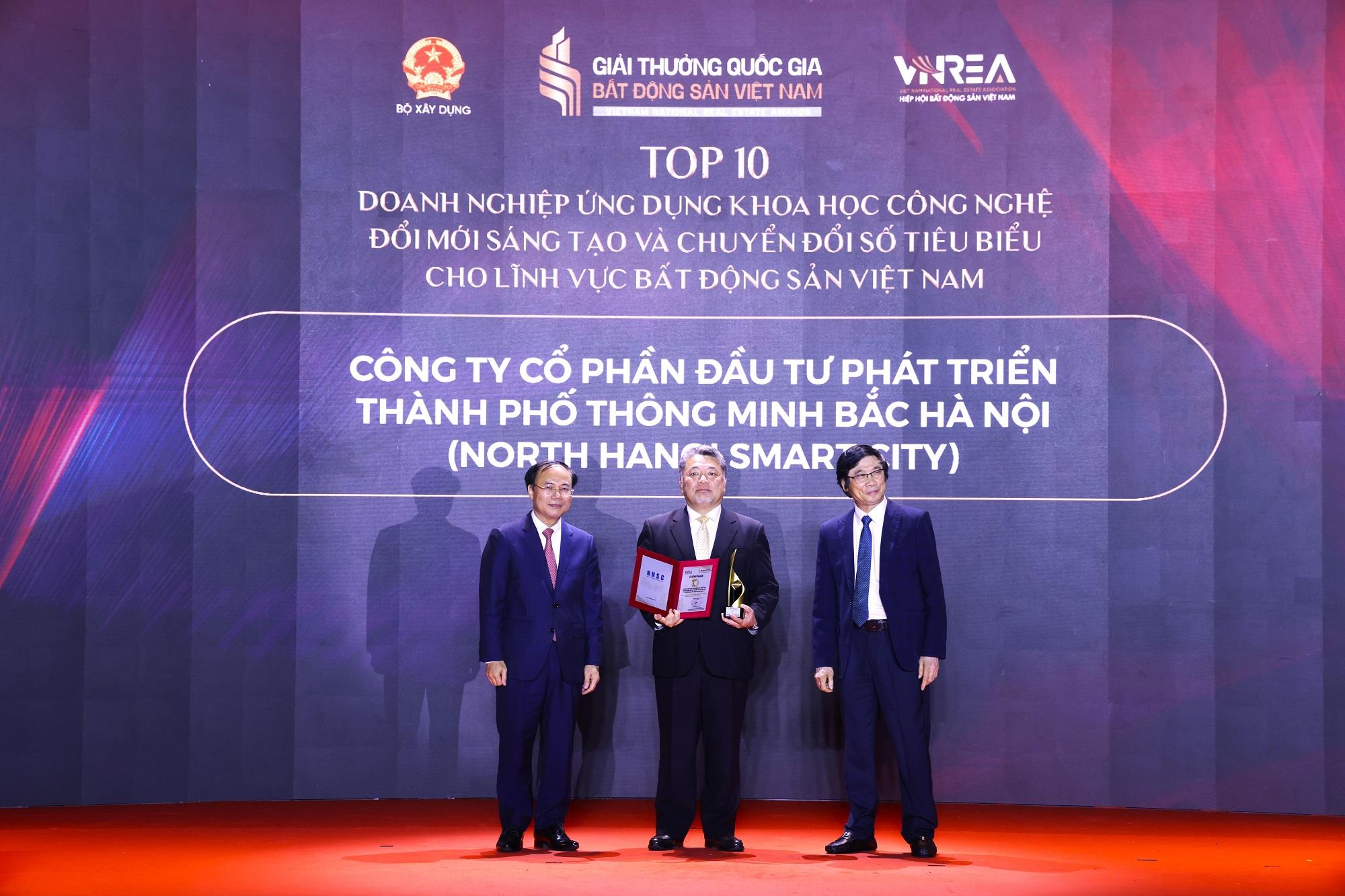 02-ong-eisuke-nakanishi-chu-tich-hdqt-cong-ty-cp-dau-tu-phat-trien-thanh-pho-thong-minh-bac-ha-noi-north-hanoi-smart-city-nhan-danh-hieu_1780479489.jpeg