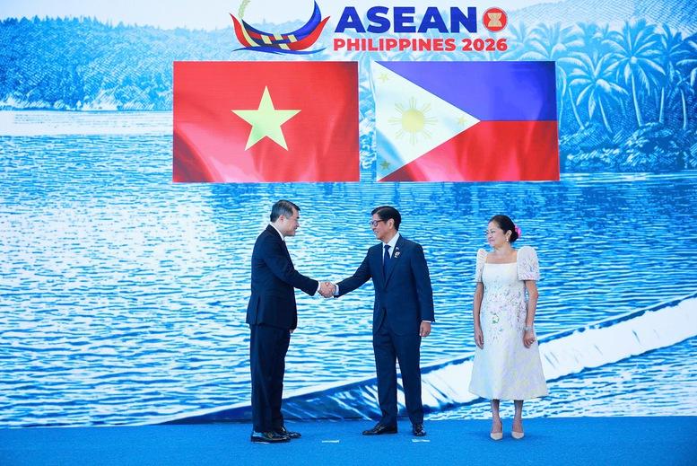 Thủ tướng Lê Minh Hưng bắt đầu các hoạt động tại Hội nghị Cấp cao ASEAN 48